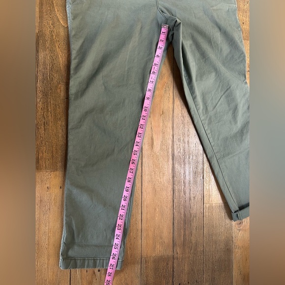 GAP Girlfriend Midrise olive Chino Pants Perfect 90’s preppy online sold out - Picture 6 of 10